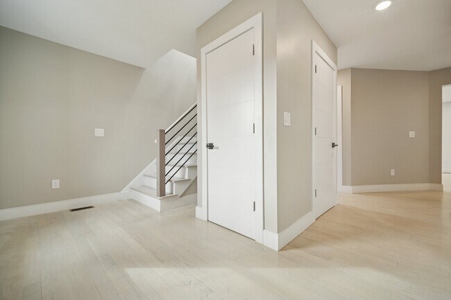 Building Photo - 134 Hillside Ave