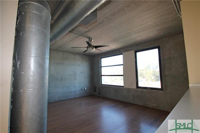 Building Photo - 2412 De Soto Ave