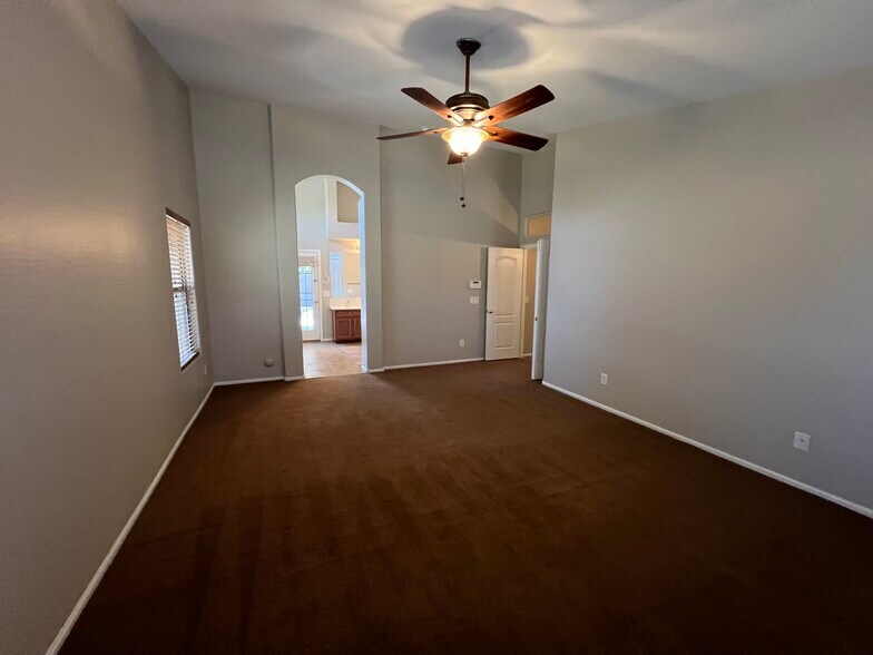 Primary bedroom - 40781 W Walker Way