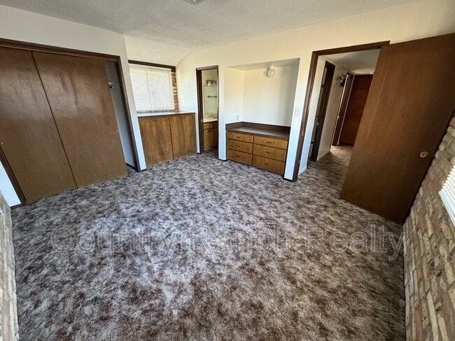 Building Photo - 1044 Paradise Dr