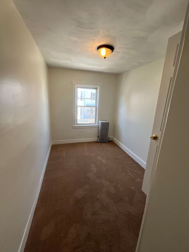 Building Photo - Central St Apartments