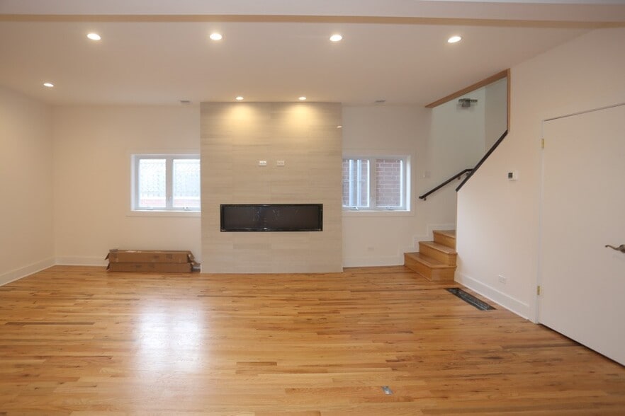 Building Photo - 1637 N Clybourn Ave