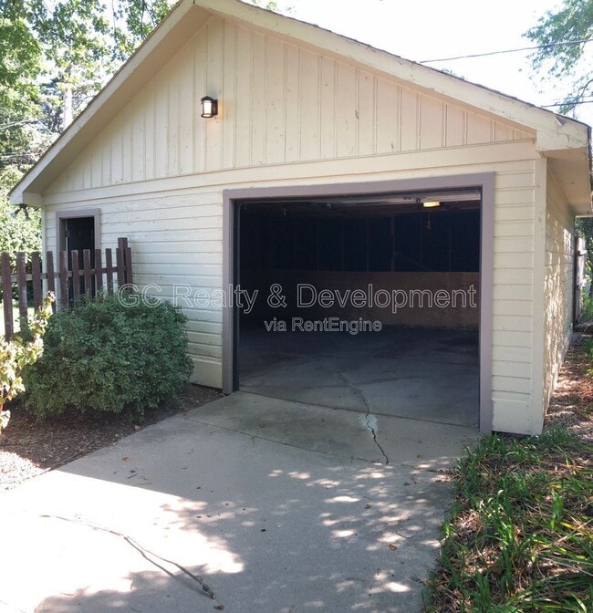 Building Photo - 829 S Monroe St