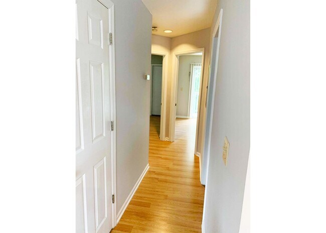 Building Photo - 3227 Bishop St