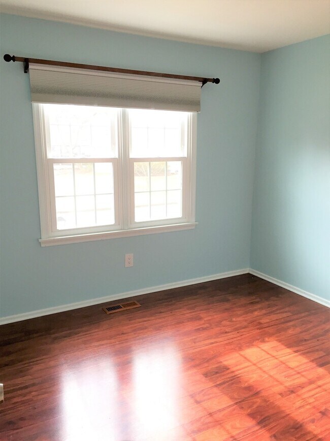 Building Photo - COMING SOON - GORGEOUS - LAKE BRADDOCK