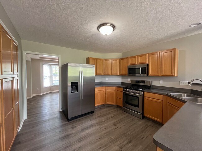 Building Photo - Beautiful Home in Scioto Reserve!