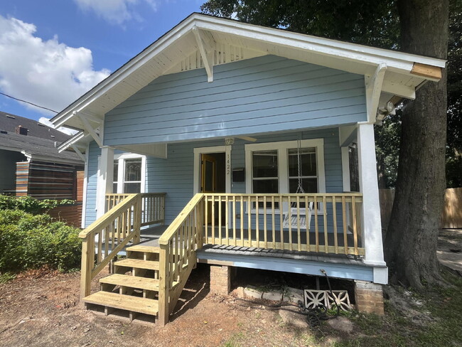Building Photo - "Charming MIDTOWN 2-Bedroom Home with Glea...