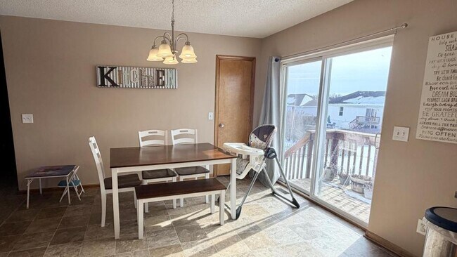 Building Photo - 2213 Larkspur