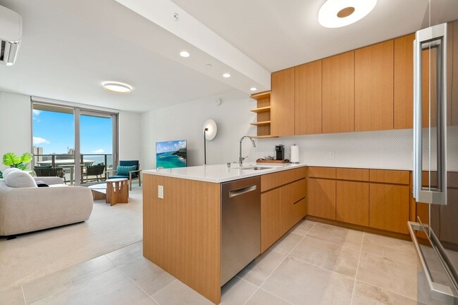 Building Photo - Sky Ala Moana (West) #3305 - Fully Furnished 1 BR/1 BA/1 Parking