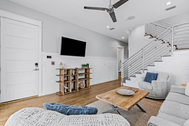 Building Photo - 14324 Front Beach Rd