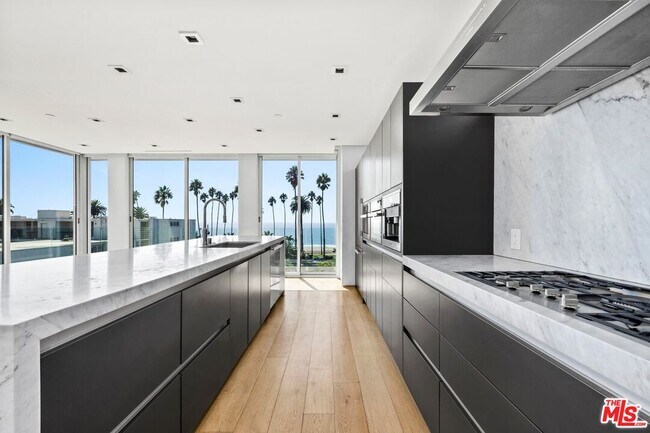 Building Photo - 1012 2nd St