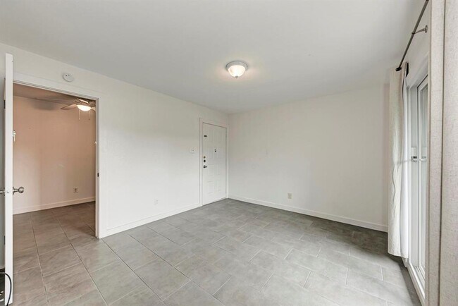 Building Photo - 1840 Burton Dr