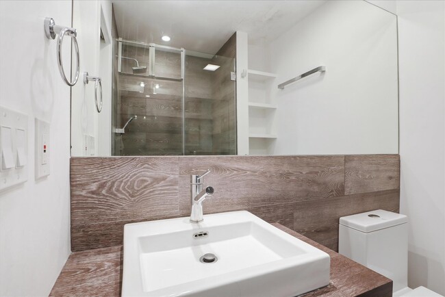 Building Photo - 3221 Coquelin Terrace