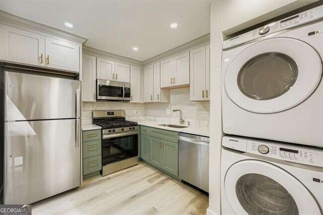 Building Photo - 3099 Delowe Dr