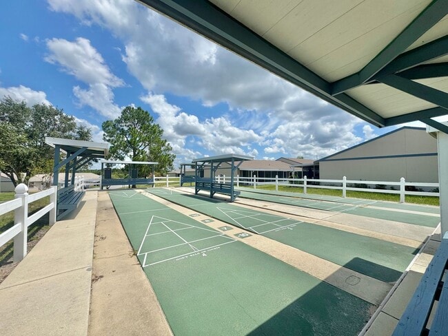 Building Photo - Winter Ridge - End Unit & Canal Front