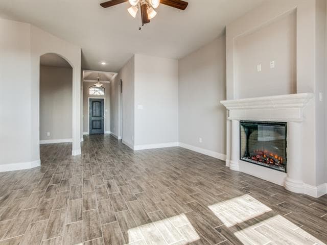 Building Photo - 533 Redbud Dr