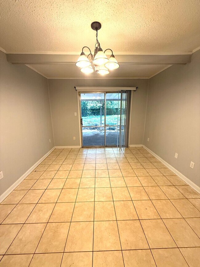 Building Photo - ** 3 Bed 2 Bath located off Eastern Blvd ** call (334) 366-9198 for a self showing