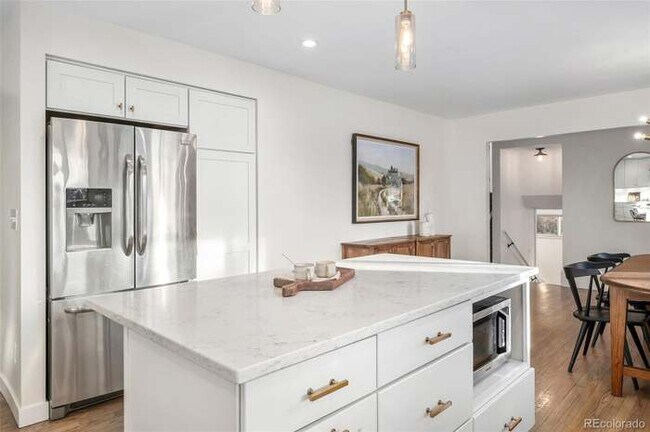 Building Photo - 3090 S Franklin St