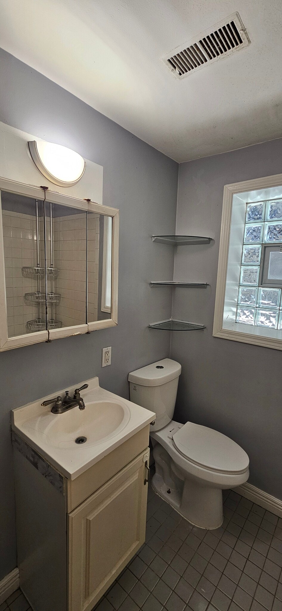 Building Photo - 2444 W Homer St