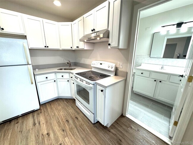 Building Photo - 315 Main St