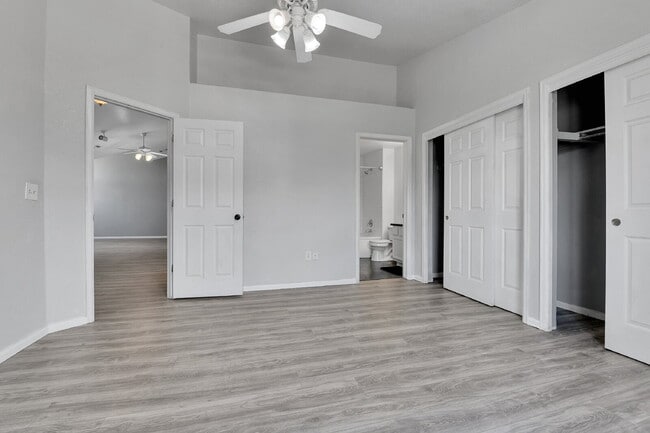Building Photo - $2,100 - 2 Bed, 2 Bath Updated Townhome in...