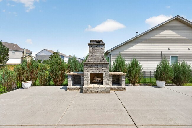 Building Photo - 15 Country Trail Ct
