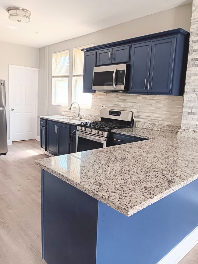 Building Photo - Modern Comfort Meets Unique Charm