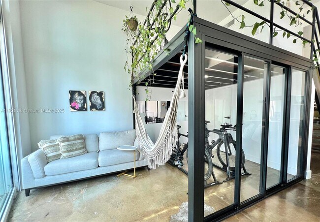 Building Photo - 1900 N Bayshore Dr