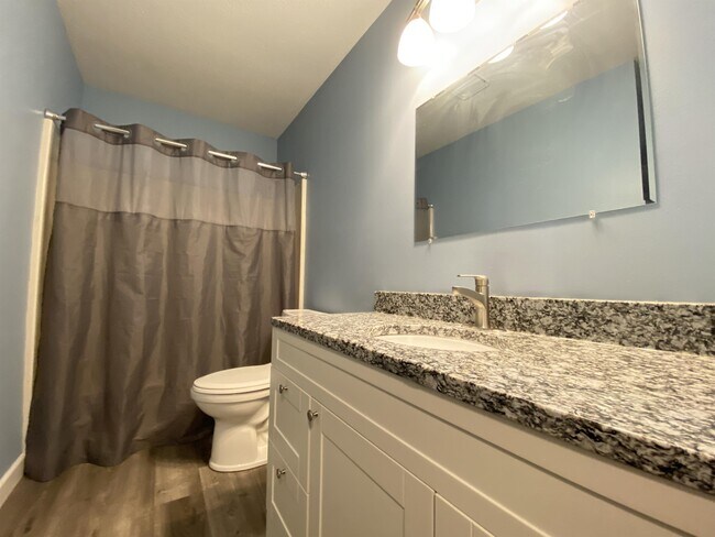 Building Photo - 624 Meadow Run Dr SW