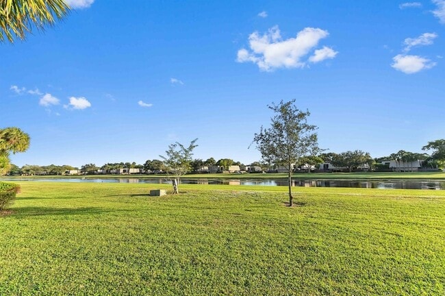 Building Photo - 619 6th Way