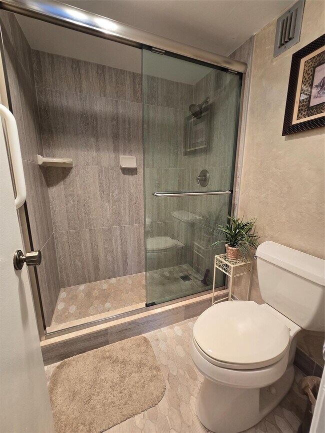 Building Photo - 2000 S Ocean Blvd