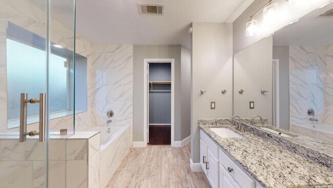 Building Photo - 1009 Crimson Cove Dr