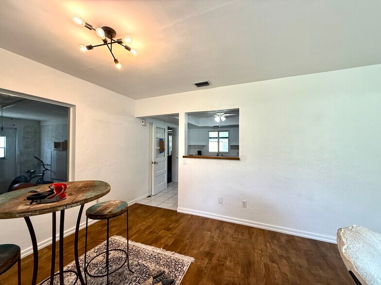 Building Photo - 151 S Triplet Lake Dr