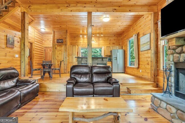 Building Photo - 417 Hickory Ridge Dr