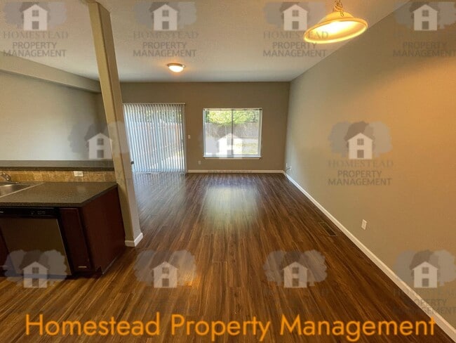 Building Photo - 1410-1412 Marigold Dr