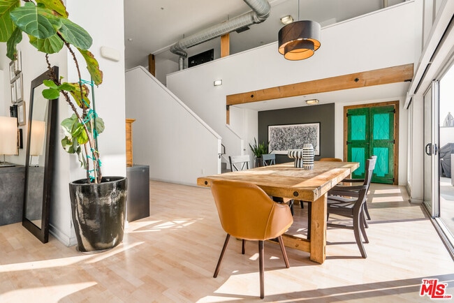 Building Photo - 4215 Glencoe Ave