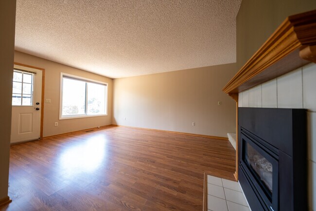 Building Photo - 5445 Orleans Ln N