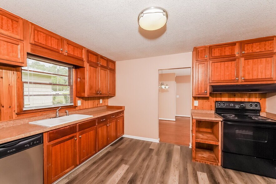 Building Photo - 417 19th Terrace NE