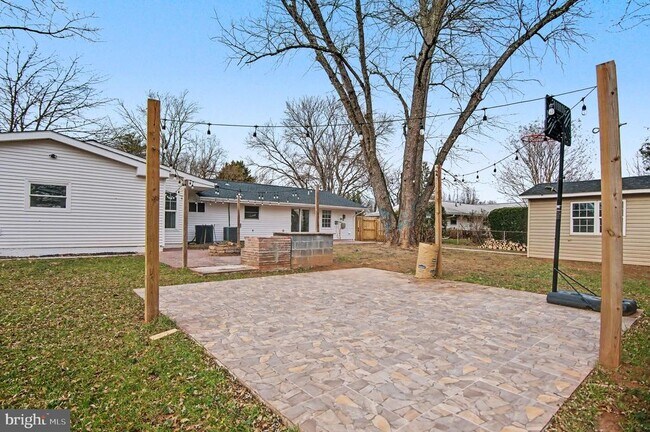 Building Photo - 312 E Gordon St