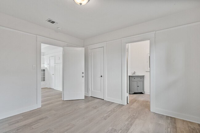 Building Photo - Beautifully Remodeled Home