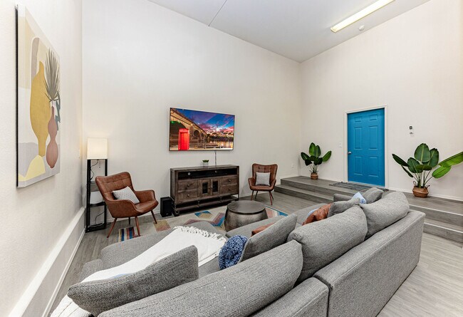 Building Photo - 820 Avalon Ave