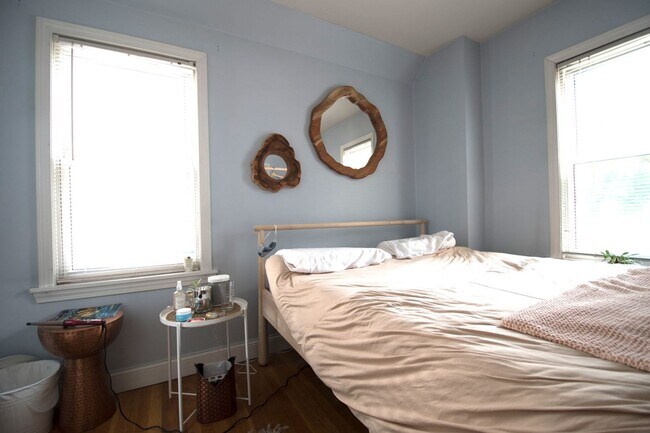 Building Photo - Amazing 3 bath in Brighton!!