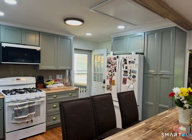 Building Photo - 16 Flak Ln