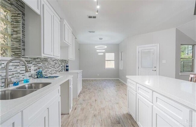 Building Photo - 3204 Black Oak Ln