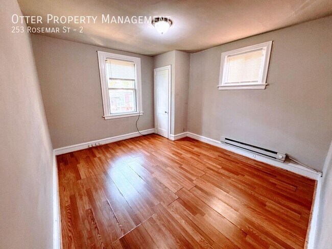Building Photo - 253 Rosemar St
