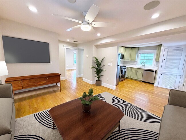 Building Photo - 37 Fenton St