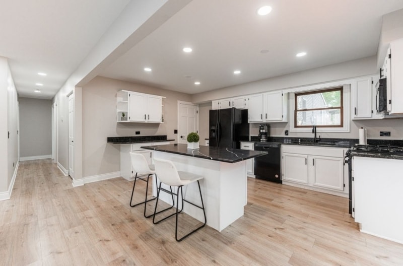 Building Photo - 100 S Lily Lake Rd