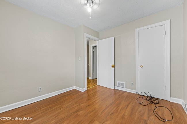 Building Photo - 725 S 16th St