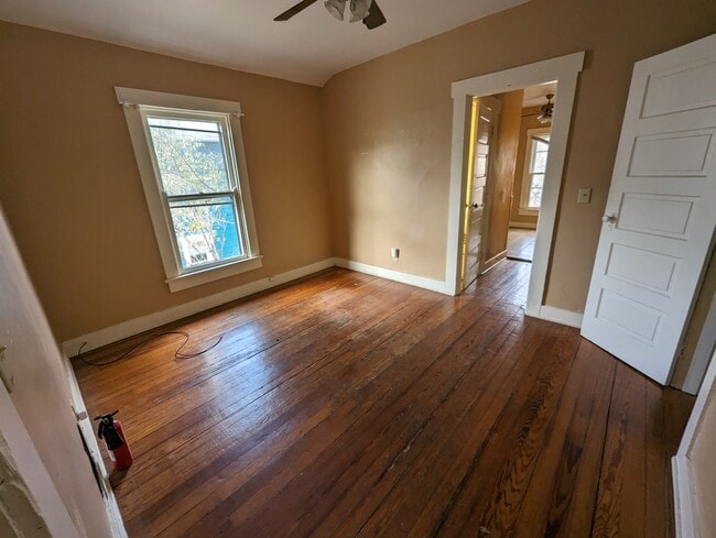 Building Photo - 341 Park Dr