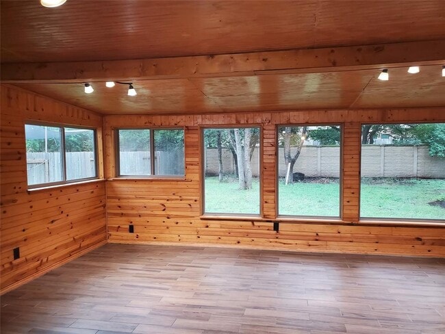 Building Photo - 2305 E Riviera Dr